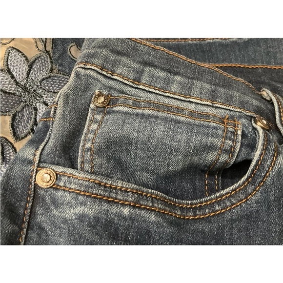 Venus Women’s Bell Bottom Jeans With Appliqué Hem Inserts Size 14 - Picture 5 of 10